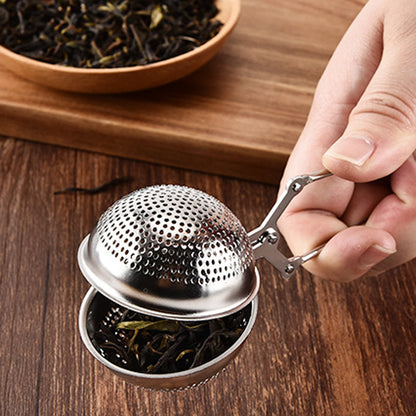 Tea strainer with handle